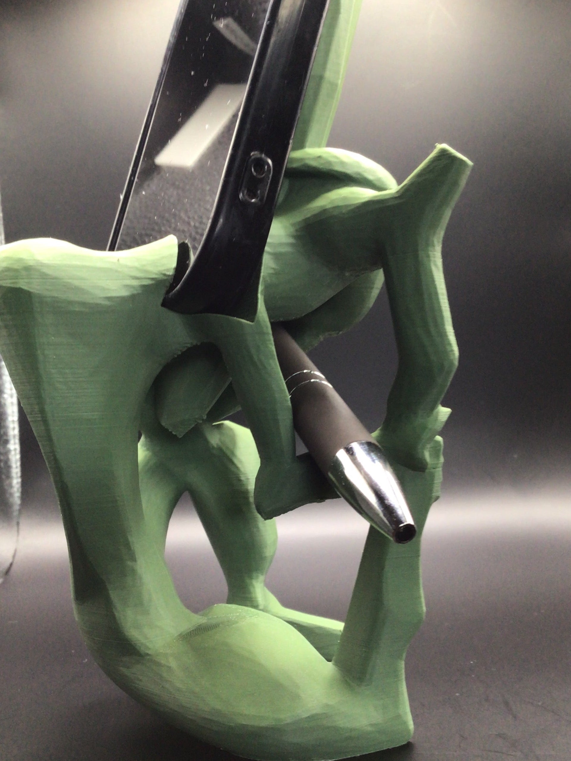 MindFrame 3D Printed Phone & Tablet Stand – 2-in-1 Desk Organizer