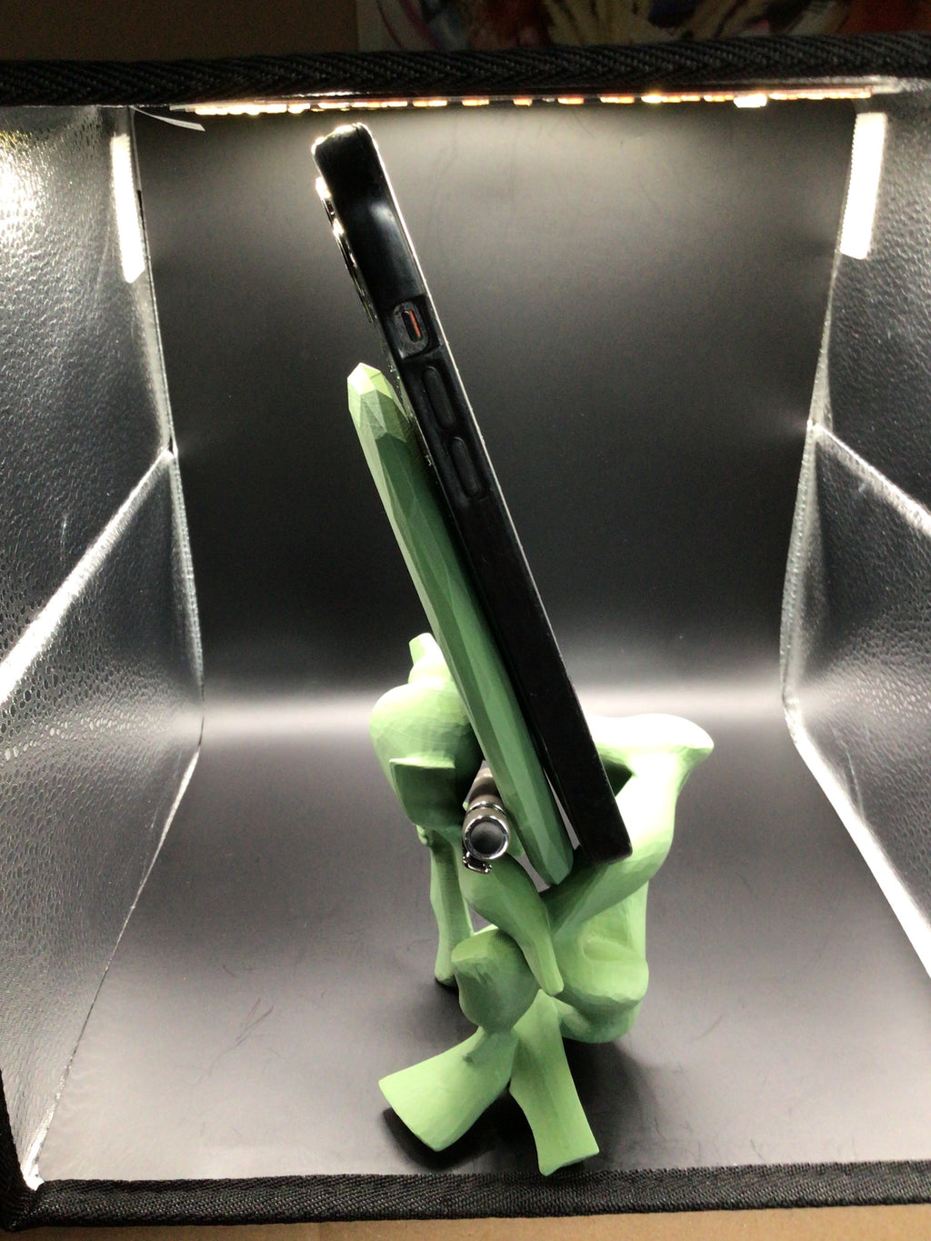 3D Printed Phone & Pen Holder Sculpture – Green PLA | 3D Inspiration