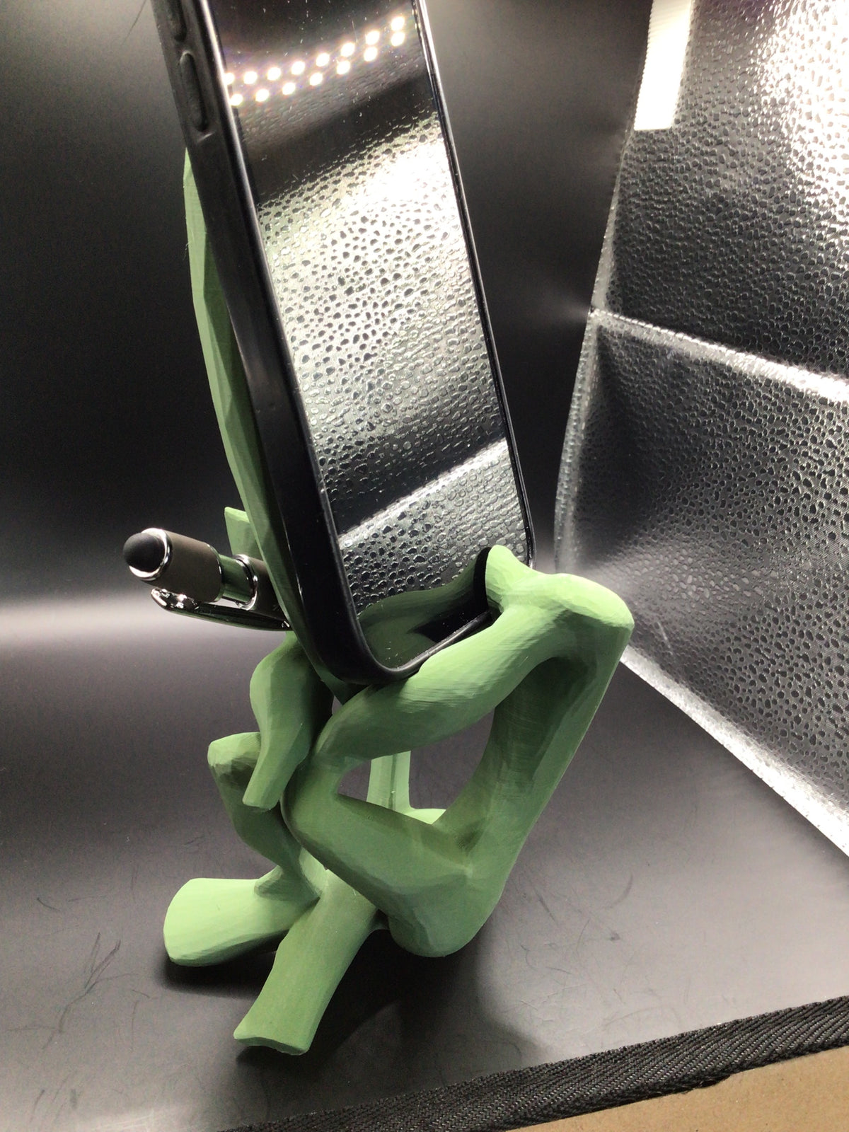 3D Printed Phone & Pen Holder Sculpture – Green PLA | 3D Inspiration