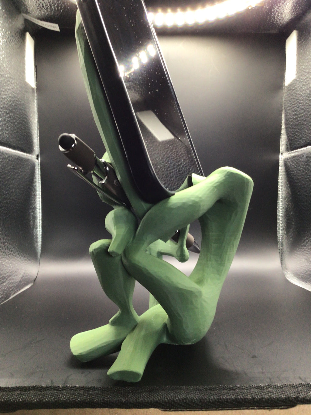 3D Printed Phone & Pen Holder Sculpture – Green PLA | 3D Inspiration