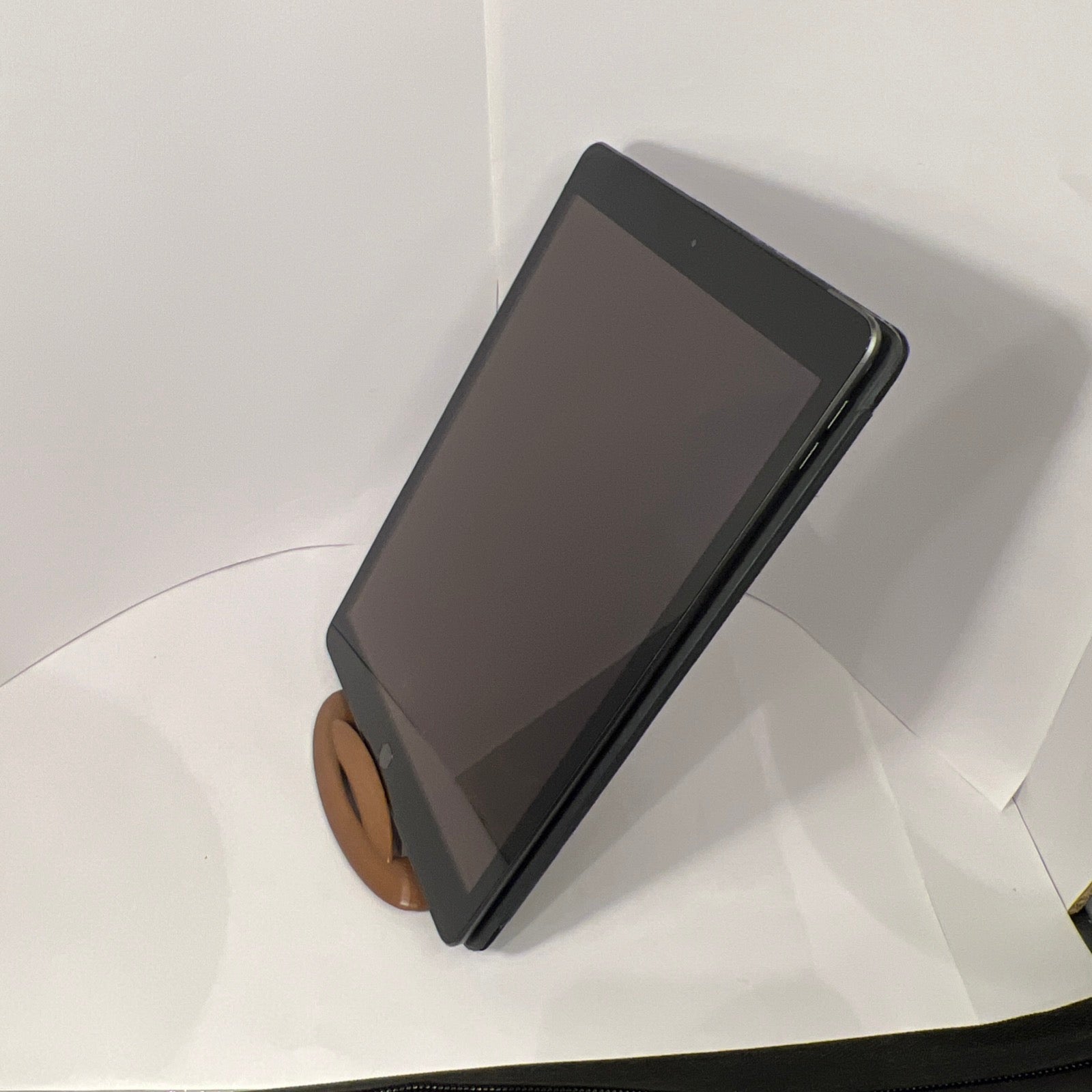 Atlas "The Thinker" 3D Printed Phone & Tablet Stand