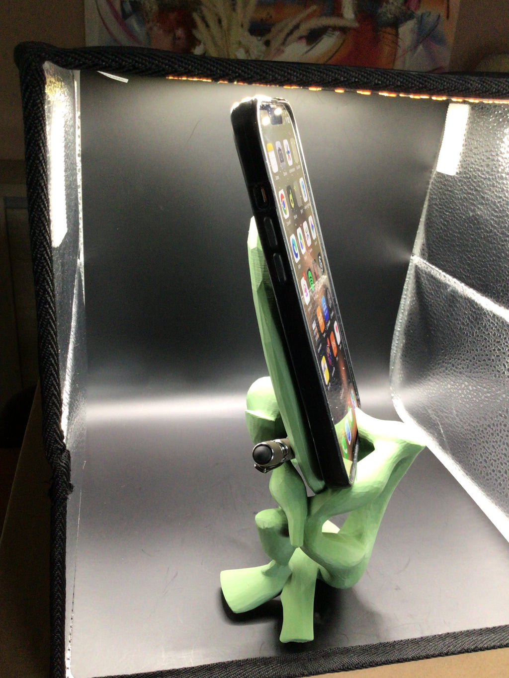 3D Printed Phone & Pen Holder Sculpture – Green PLA | 3D Inspiration