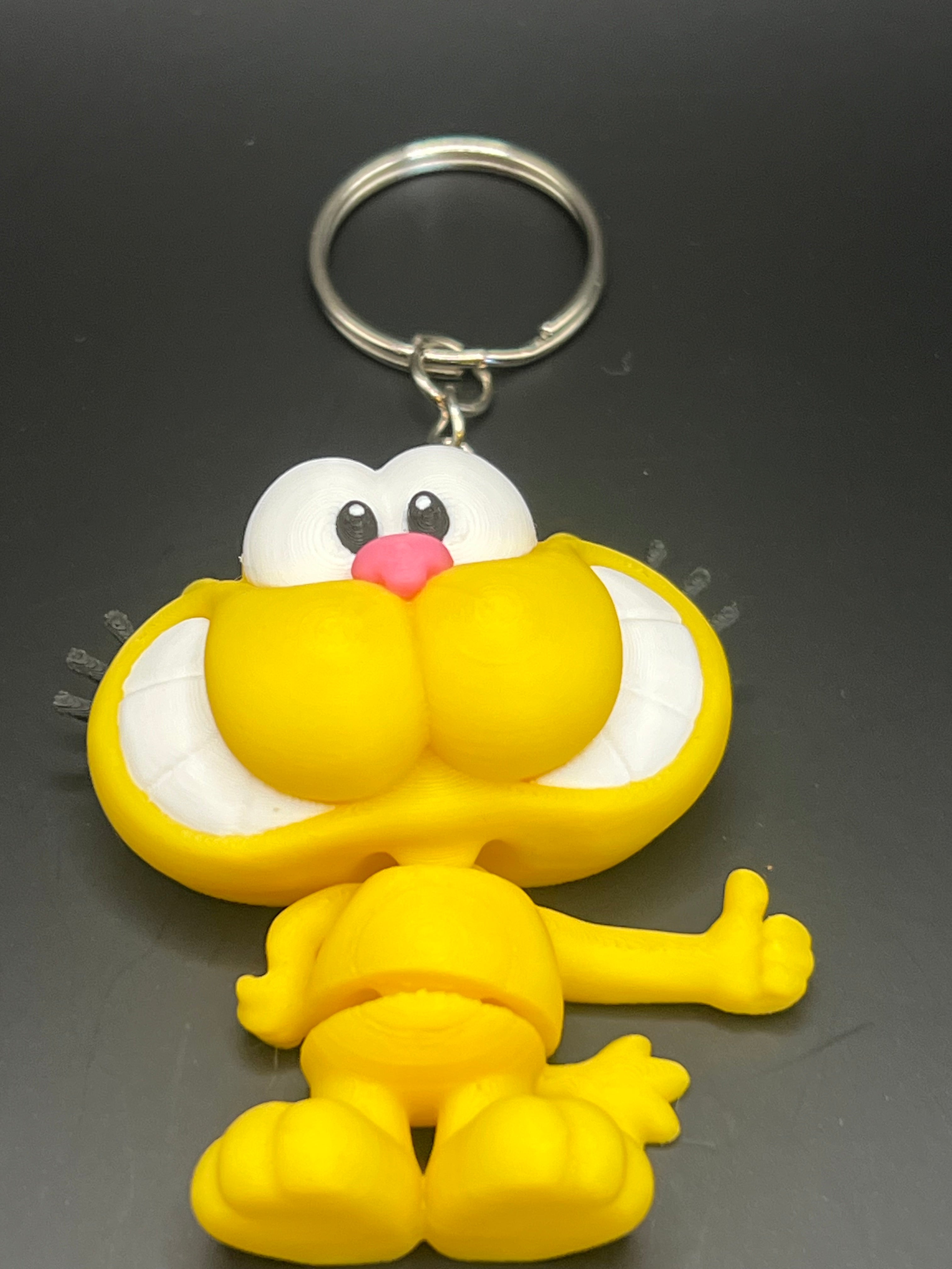Garfield-inspired yellow cartoon cat keychain
